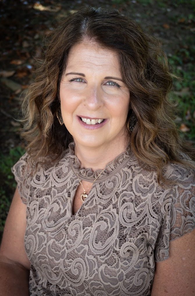 Deandrea &ldquo;DeeDee&rdquo; Miller, smiling, photographed outdoors.